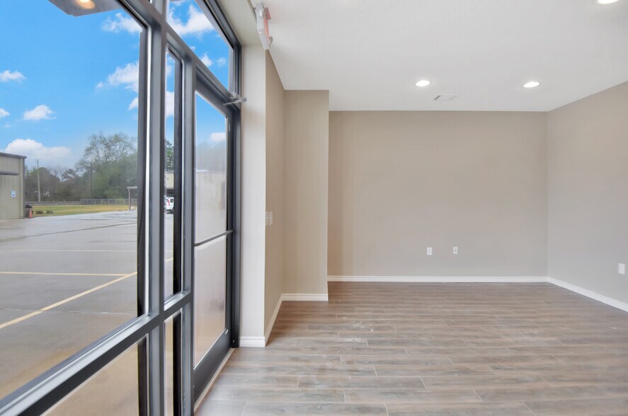More Photos Of 20150 Kuykendahl Rd, Spring Warehouse For Lease