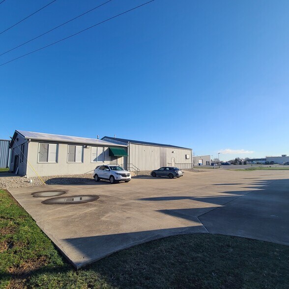 More Photos Of 6125 Cross Creek Blvd, Fort Wayne Warehouse For Lease