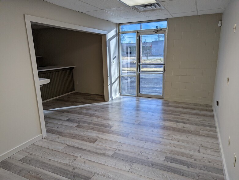 More Photos Of 535 S Emporia St, Wichita Flex For Lease