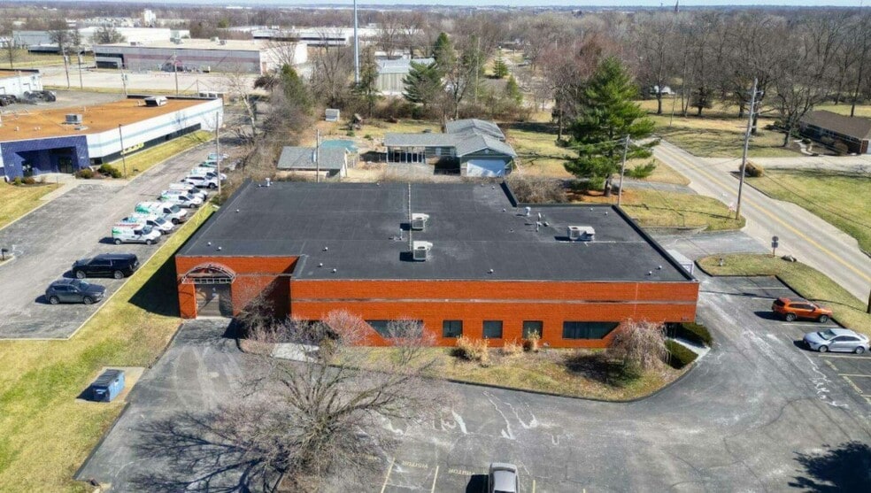 More Photos Of 501 N Service Rd, Saint Peters Warehouse For Lease
