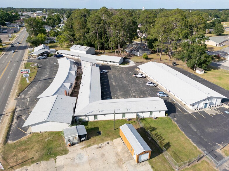 More Photos Of 539 S Main St, Baxley Hotel For Sale