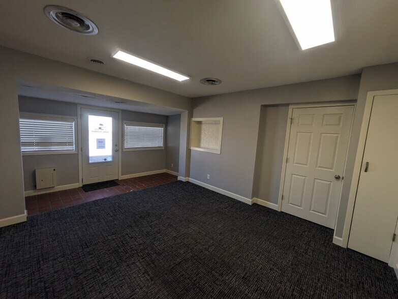 More Photos Of 545 Sherman St, Emporia Office For Lease