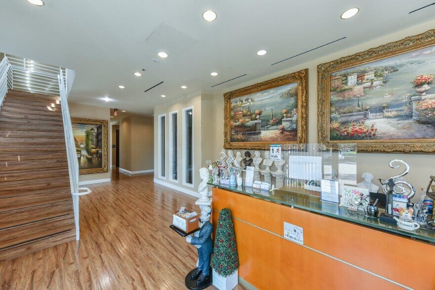 More Photos Of 950 Roosevelt Ave, Irvine Loft Creative Space For Lease