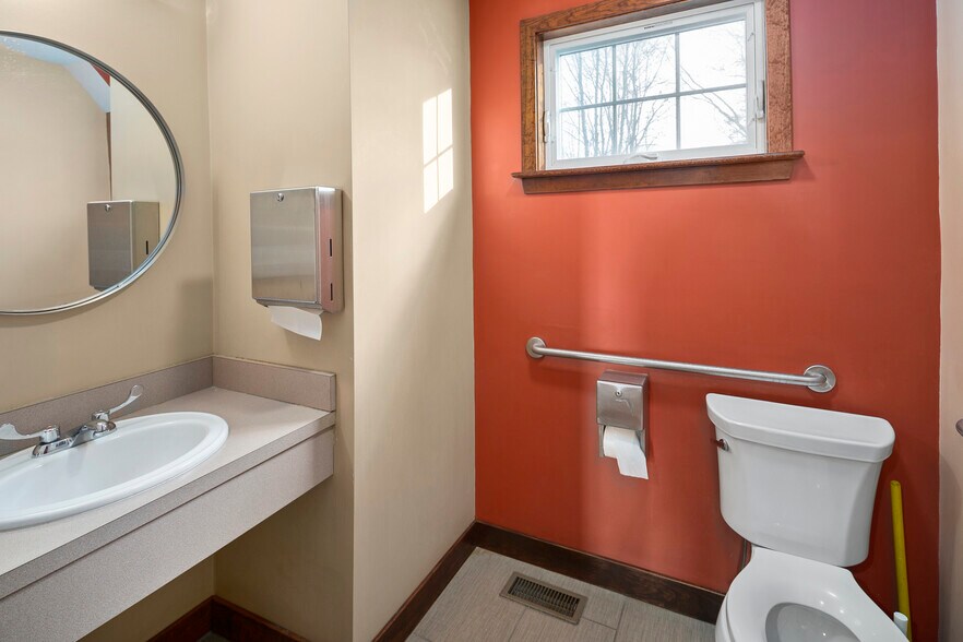 More Photos Of 109 Dean St, Taunton Medical For Sale