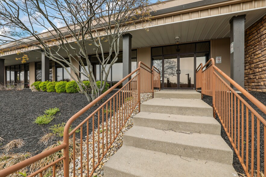 More Photos Of 60 Overbrook Dr, Monroe Flex For Sale