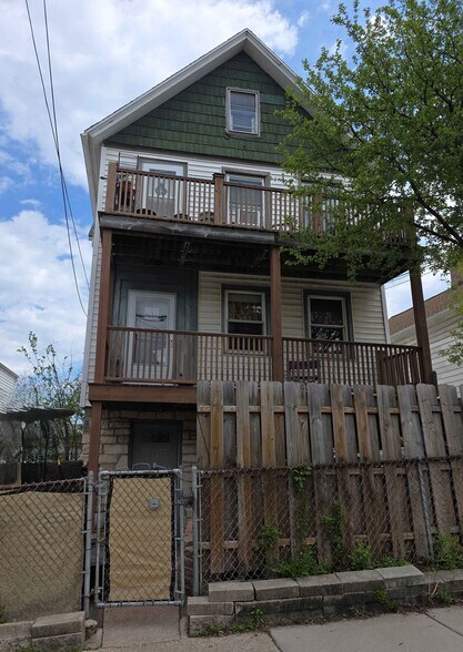 Primary Photo Of , Milwaukee Multifamily For Sale