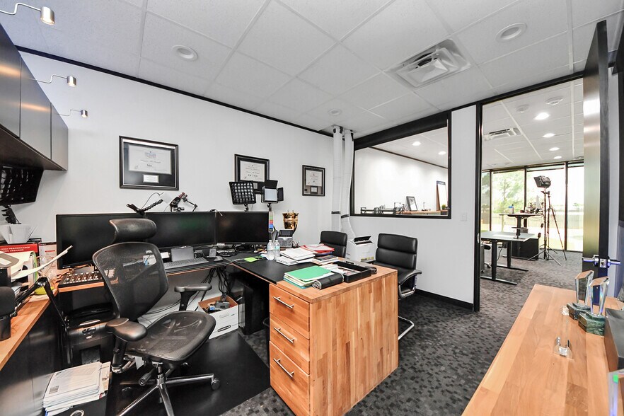 More Photos Of 6100 Corporate Dr, Houston Medical For Sale