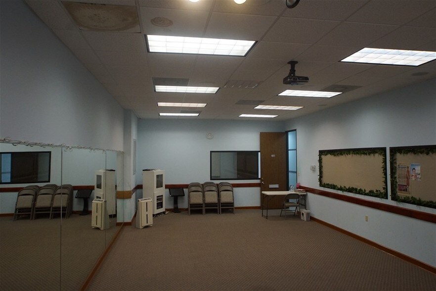 More Photos Of 5855 Sovereign Dr, Houston Office For Lease