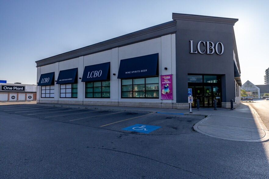 More Photos Of 3030-3210 Wonderland Rd S, London Unknown For Lease