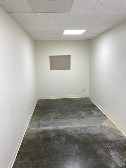 More Photos Of 27071 Cabot Rd, Laguna Hills Showroom For Lease