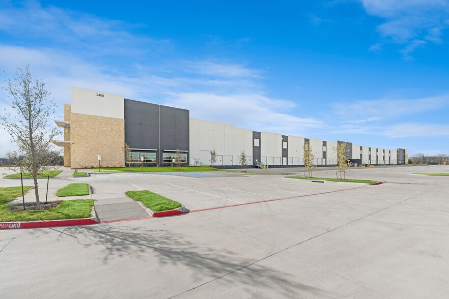 More Photos Of 2400 W Hunter Ferrell Rd, Grand Prairie Distribution For Lease