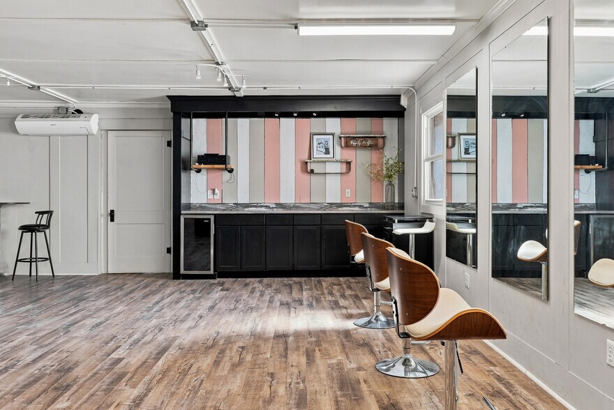 More Photos Of 204 S Broadway, Salisbury Specialty For Sale