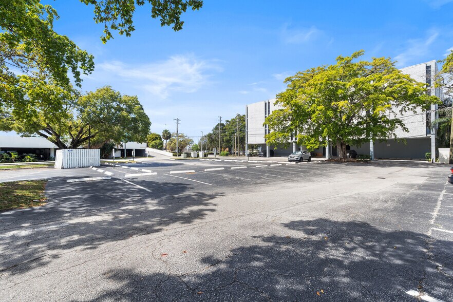 More Photos Of 5100 N Federal Hwy, Fort Lauderdale Office For Sale