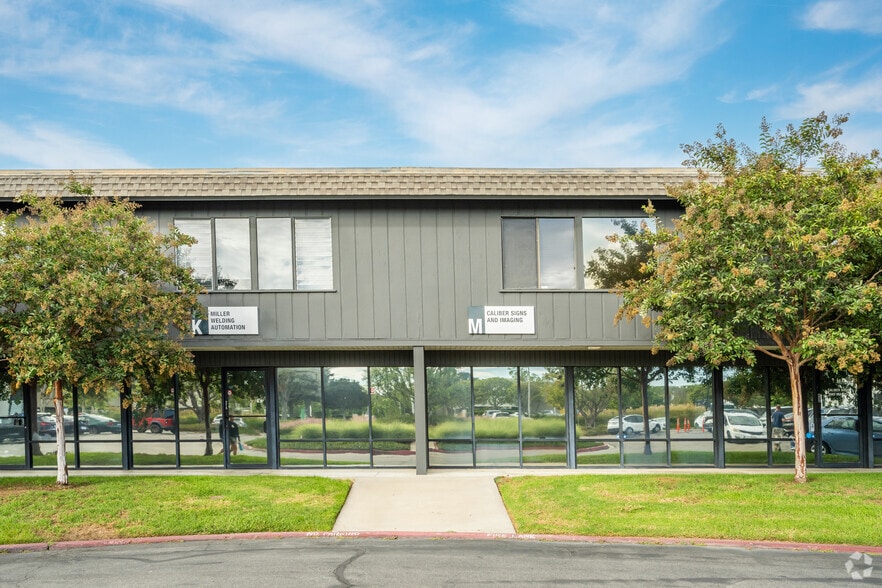More Photos Of 17981 Sky Park Cir, Irvine Light Manufacturing For Lease
