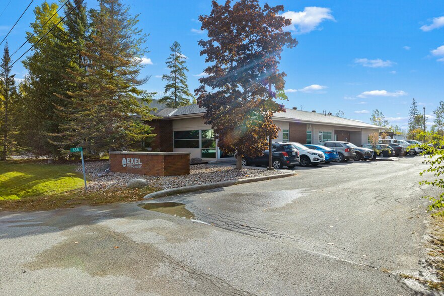 More Photos Of 135 Walgreen Rd, Ottawa Office For Lease