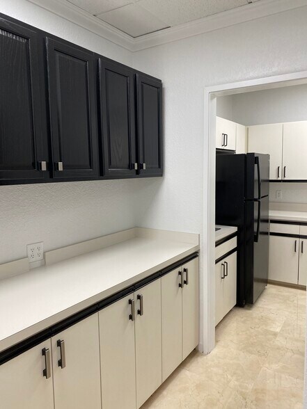 More Photos Of 2295 NW Corporate Blvd, Boca Raton Office Residential For Lease