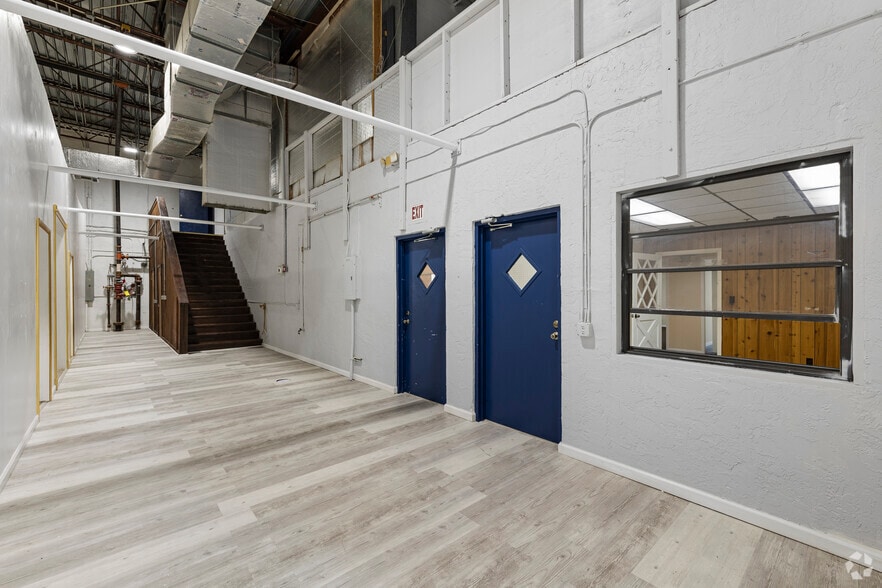 More Photos Of 2480 W 82nd St, Hialeah Warehouse For Lease