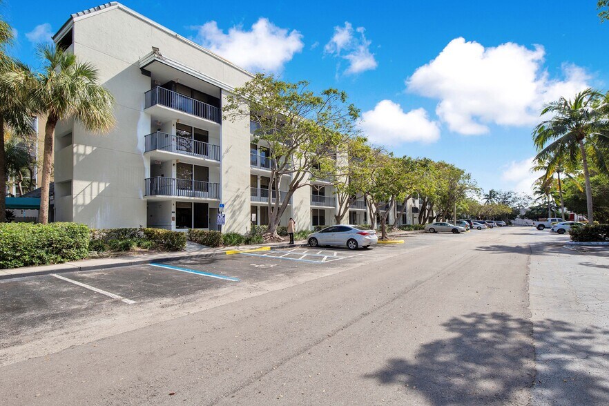 More Photos Of 2520 Stirling Rd, Hollywood Hotel For Sale