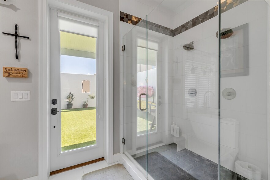 More Photos Of 136 Julia St, New Smyrna Beach Flex For Sale