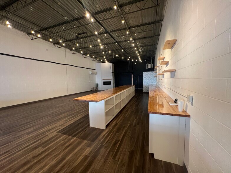 More Photos Of 280-328 E Main St, Mansfield Unknown For Lease