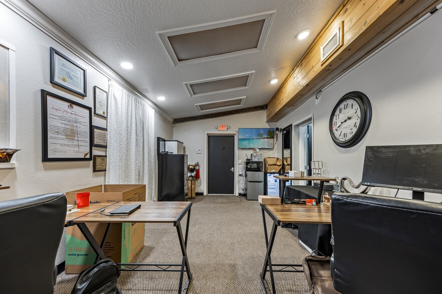 More Photos Of 2787 Aurora Rd, Melbourne Freestanding For Sale