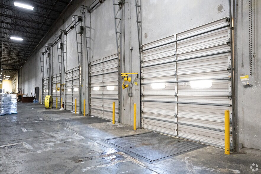 More Photos Of 10600 Corporate Dr, Stafford Warehouse For Lease