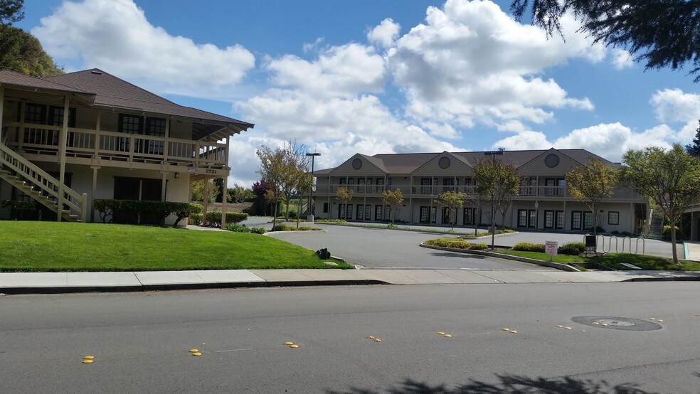 More Photos Of 3731 Sunset Ln, Antioch Unknown For Lease