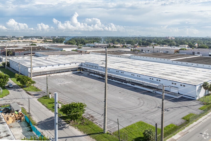 More Photos Of 3455 NW 54th St, Miami Warehouse For Lease