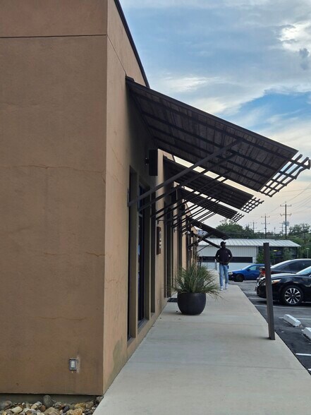 More Photos Of 4501 McCullough Ave, San Antonio Unknown For Lease