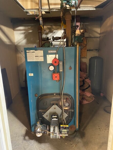 More Photos Of 24 Foundry Ave, Meredith Warehouse For Sale