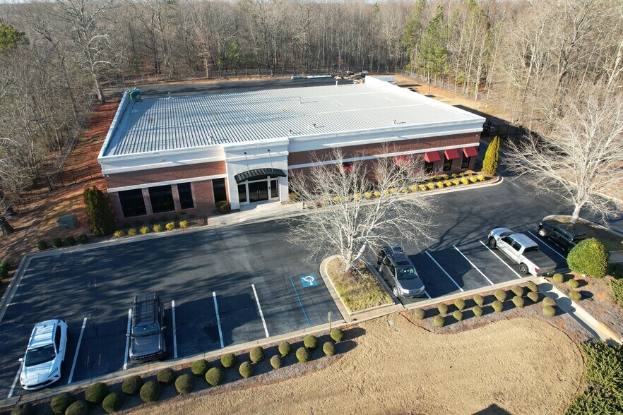 More Photos Of 4052 Thurmon Tanner Rd, Flowery Branch Flex For Lease