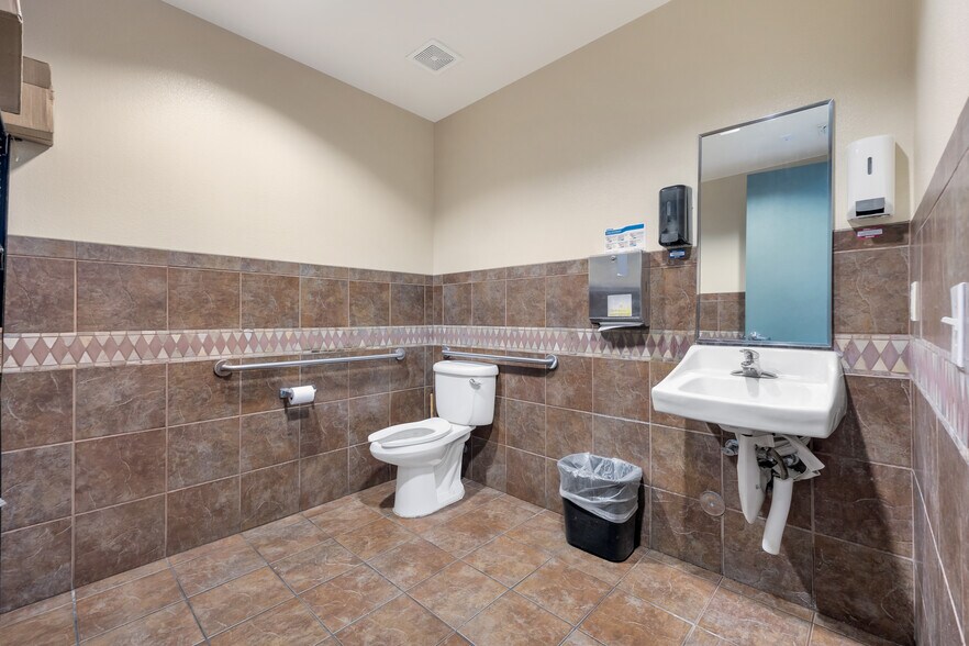 More Photos Of 5165 W Oquendo Rd, Las Vegas Food Processing For Lease