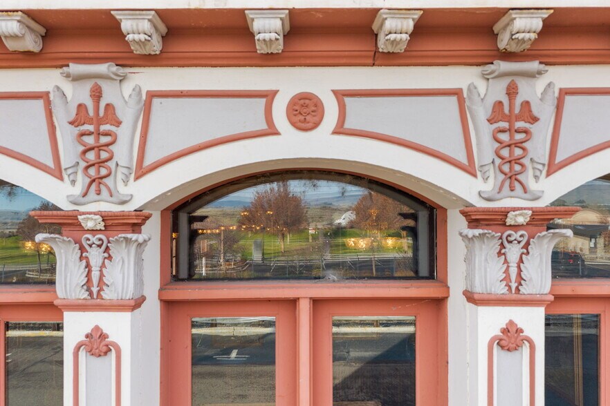 More Photos Of 205 Court St, The Dalles Restaurant For Sale