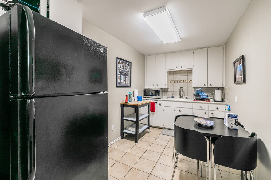 More Photos Of 3701 S University, Fort Worth Office For Sale