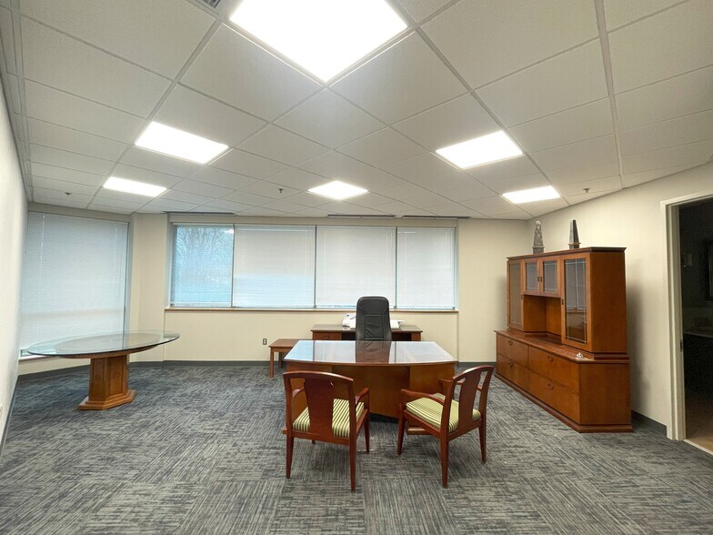 More Photos Of 400 Fellowship Rd, Mount Laurel Office For Lease