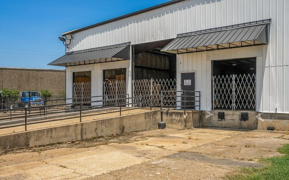 More Photos Of 7330 Julie Francis Dr, Shreveport Warehouse For Lease