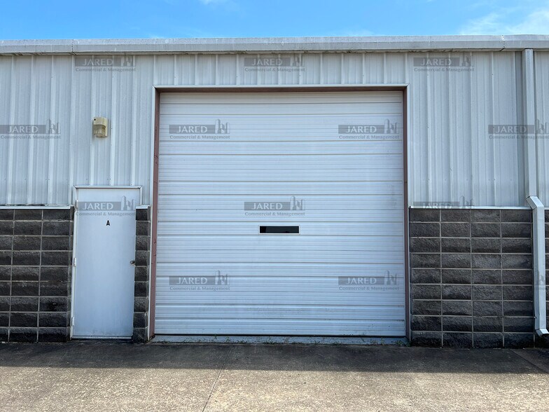 More Photos Of 2800 E 33rd Ter, Joplin Warehouse For Lease
