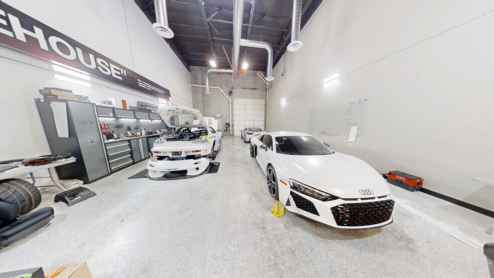 More Photos Of 9170 E Bahia, Scottsdale Showroom For Lease