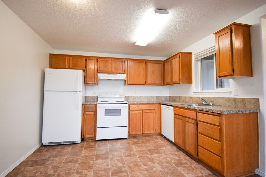 More Photos Of 8824-8828 SE Flavel St, Portland Apartments For Sale