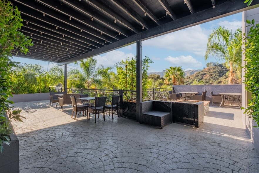 More Photos Of 6500 Foothill Blvd, Tujunga Restaurant For Sale