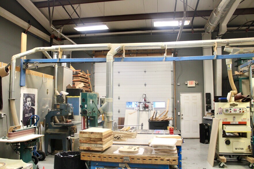 More Photos Of 4922 Port Royal Rd, Spring Hill Light Distribution For Sale