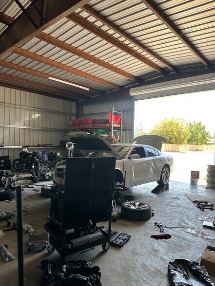 More Photos Of 352-360 W Kentucky Ave, Woodland Warehouse For Sale