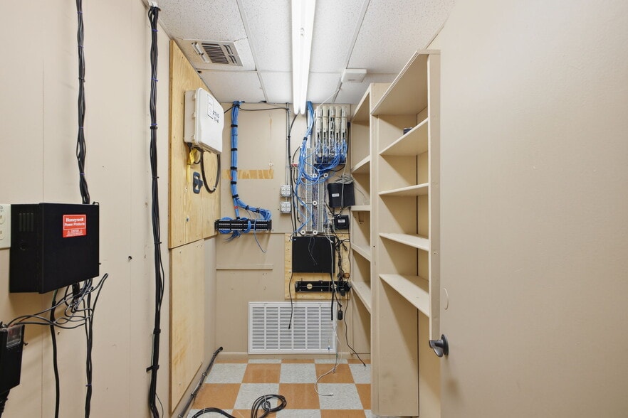 More Photos Of 2110 Mannix Dr, San Antonio Light Distribution For Sale