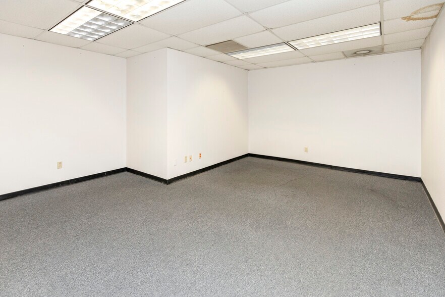 More Photos Of 3191 M St, Merced Office For Sale