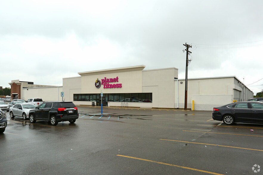 More Photos Of 24399-24411 Michigan Ave, Dearborn Freestanding For Lease