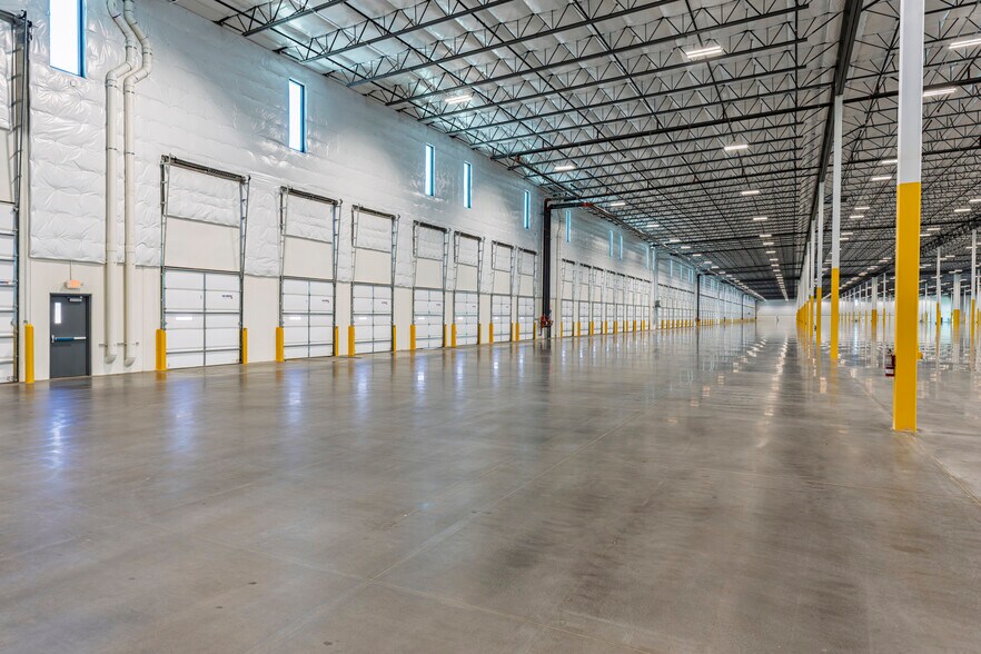 More Photos Of 6550 W Orangewood Ave, Glendale Warehouse For Lease