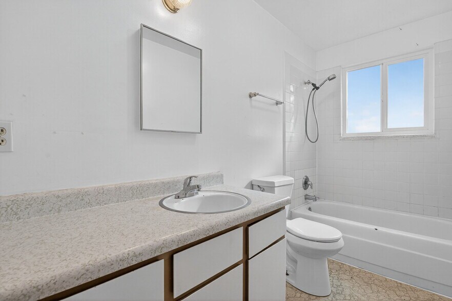 More Photos Of 1901 S 4th Ave, Pocatello Apartments For Sale