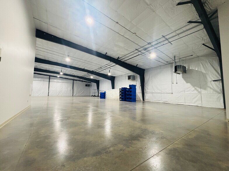 More Photos Of 131 Parkwood Cir, Carrollton General Retail For Lease