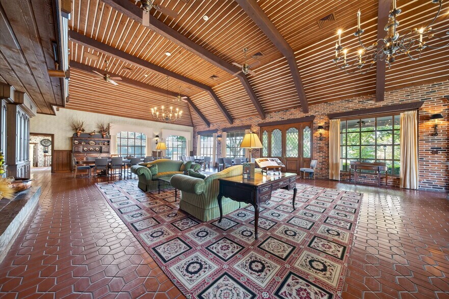 More Photos Of 1461 Highway EE, Winfield Specialty For Sale