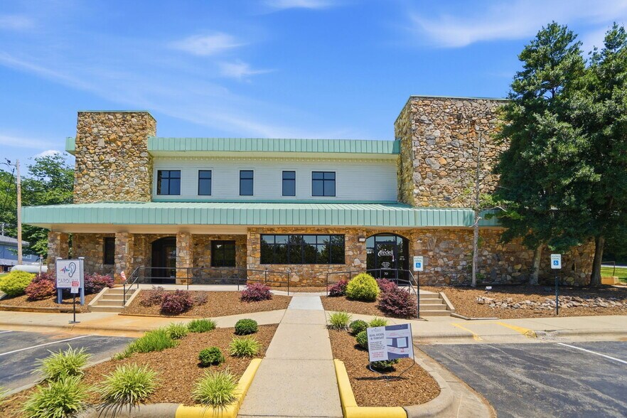 More Photos Of 701-707 Bryant St, Statesville Medical For Sale